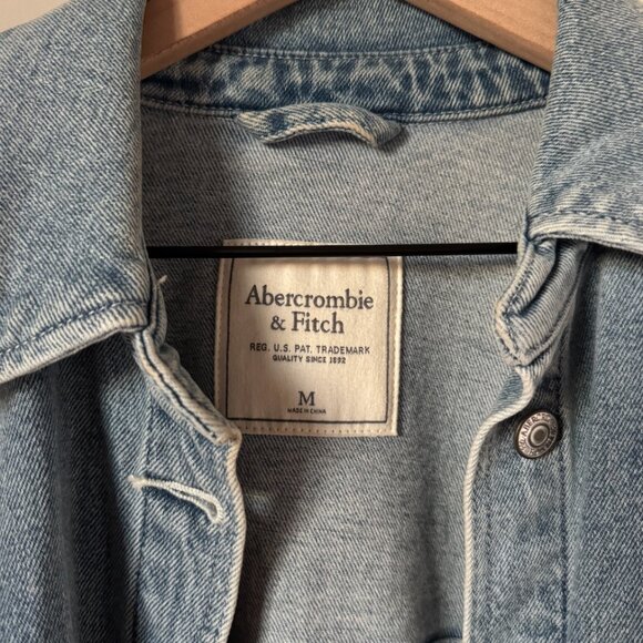 Abercrombie & Fitch Jean Shacket - Picture 3 of 4